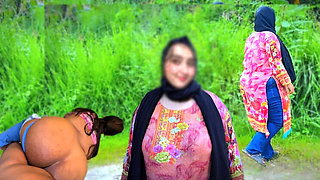 Indian Muslim Girl Aria Mia Public Park Fuck with Stranger While Family Searches Hotel