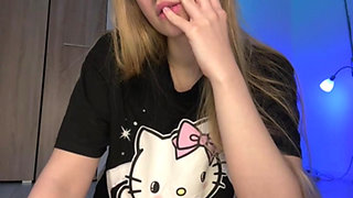 Webcam Streaming of a Blonde Girl