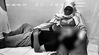 Damn! Caught on Video Malay High College Student Gets Handjob in Classroom