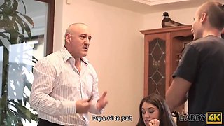 Daddy4k. elígeme a mí, no el coche de tu padre, o yo elegiré su polla