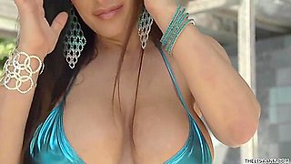 Strips By The Pool And Masturbates With Lisa Ann And Sunny Leone