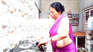 🚫Savita Bhabhi got fiercely with a college friend and took out the water of her