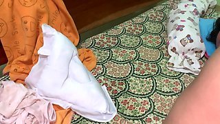 Pinay Eats and Fingers Her Pussy Until She Screams in Pleasure