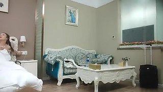 Sao Piaopiao and friends check in a hotel room with 3P part-time young woman 2