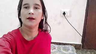Desi hot aunty ko saman dene ke bahane pel diya