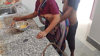 Indian Aunty Ko Kitchen Pe Husband Ne Pelke Chuda, Indian Big Boobs Bhabhi Sex Affairs in Kitchen, Indian Bhabhi Ki Chudai