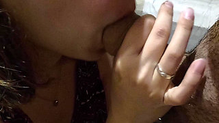 Amateur Girlfriend Enjoys Blowjob Und Swallow a Good Cumshot in Her Mouth