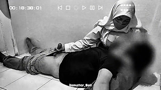 Damn! Caught on Video: Malay High School Student Gets Handjob in Classroom