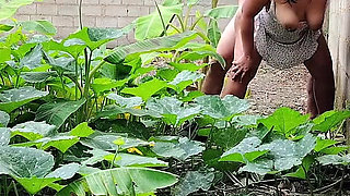 Follo a Madrastra India Al Aire Libre Hasta Dejar Su Concha Llena De Semen