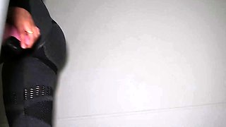 Jenifer Play screws her gym trainer and the class gets