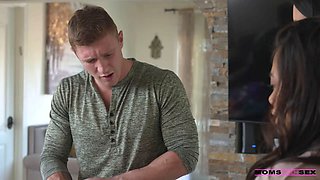 Stepmom and sister in law get stuck together - s17:e1