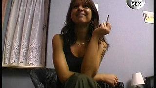 After cigaretes brunette slut takes cock in her hands