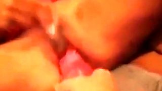 Svenska blondin spelar med dildo