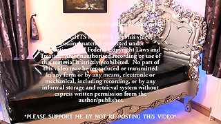 Masturbating amateur cums after solo fun