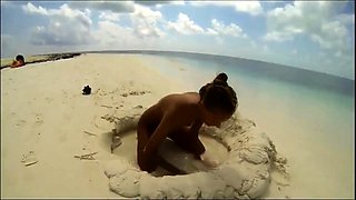 Gorgeous amateur teen shows off her sexy body on the beach