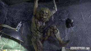 HORROR PORN: Female Spider