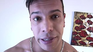 Latina room service does extra work on camera