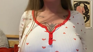 Watch this Scottish big ass goth fingering herself slow then deeper