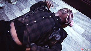 Hottie Yhivi's oral sex