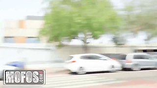 (jordi) drills (Blondie Fesser’s) vulva and she juggles her big Bubble Butt in public - mofos