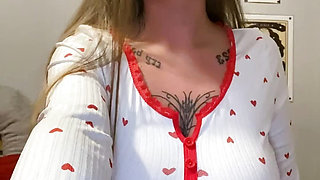 Bigtits goth 19 y.o slut fingers in moans out