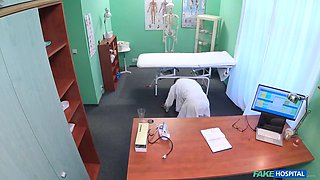 Stunning blondie cougar give doctor an emergency massage - faux hospital