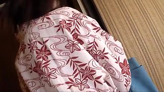 浴衣美女が混浴でフェラしてお部屋でおっぱいも下半身も弄られラブラブエッチ