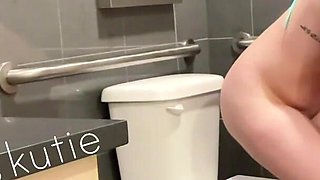 This desperate pee made me super horny!