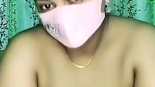 Desi bhabhi showing her nude body on video call to a customer