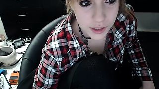 Blonde tight pussy babe has solo toy fun