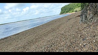 The Girl Dared to Run Naked on the Beach and Show Her Butt