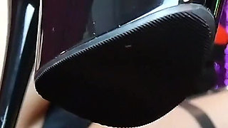 Lick the Soles of My High Heels Ita