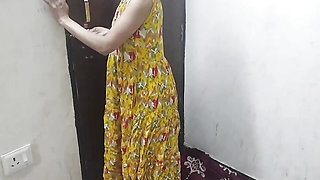 Teen age school girl ko uniform utaar kar pel diya