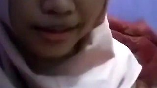 Colok Lubang Vagina Sampai Keluar