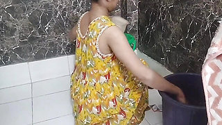 College hostel me ladkiyan ka bathroom MMS video bna liya