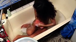 Spanish stepdaughter 19 masturbates in bath