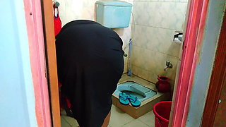 Taboo: Fucking My Beautiful Saudi MILF Huge Butt Stepmom in Bathroom When She Washing Clothes