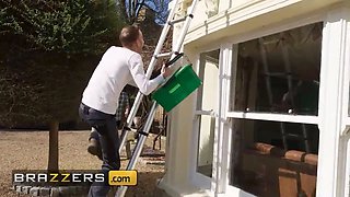 Brazzers - sexy homeowner kayla insane trades her currency tip for a dual dicking from window washers