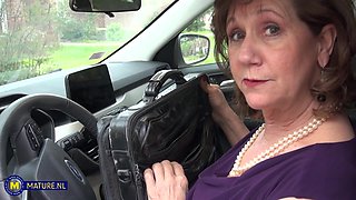 Demi Is A Horny American Grandma Who Loves To Play With Her Shaved Pussy - MatureNl