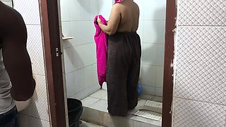 I See My Aunty Going to the Bathroom and I Started Fucking Her Ass