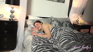 Seducing Auntie Aurora POV