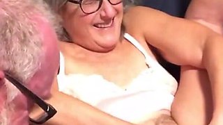 Hot MILF Enjoys Toying Her Wet Pussy Takes a Big Butt Plug in Her Ass