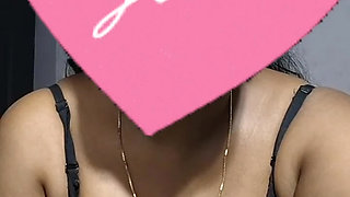Desi Cute girls live showing body new viral hot video