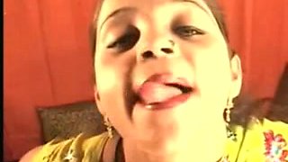 Hawt Northindian B Grade Actress Expose Her Bra Buddies & Love Tunnel