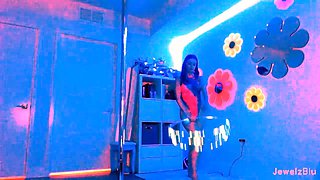 Cute young amateur web cam girl masturbates with her toy