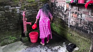 Devar Bhabhi And Hindi Sex In I See My Aunty Was Cleaning The Bathroom So I Hugged Her And Started Fucking Her Ass