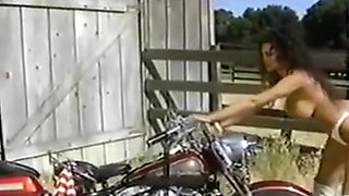 Julie Strain in Hollywood biker chicks (part 2)