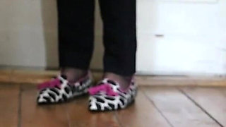 Minimalistic Nylon Moments - Dangling & Shoeplay