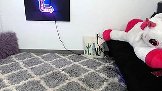 Blonde teen fingering her wet pussy on webcam