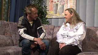 Wife gives husband a good handjob and sucks it deep